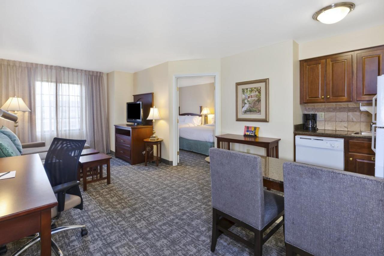 Staybridge Suites Lansing-Okemos By Ihg Екстер'єр фото